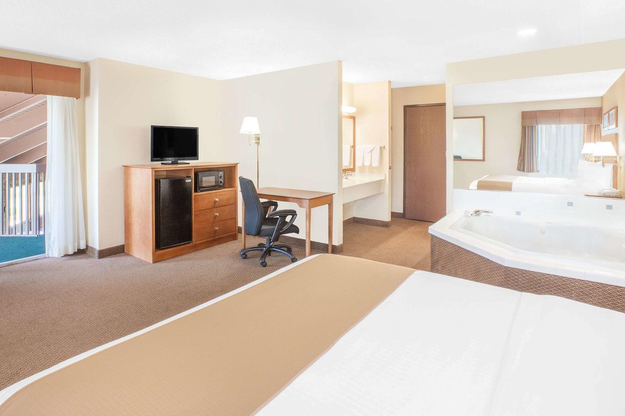 เบย์มอนต์ บาย วินด์แฮม พอร์ตฮิวรอน Hotel พอร์ตฮูรอน ภายนอก รูปภาพ